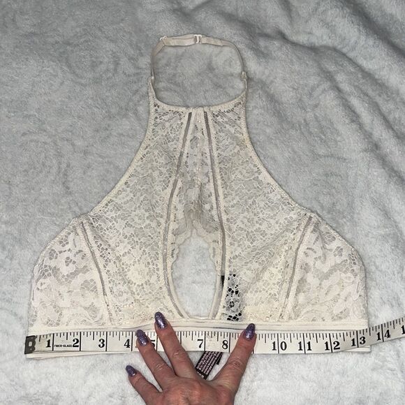 Victoria’s Secret. Very Sexy bralette. Size medium. Off white. - Picture 9 of 13